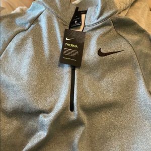 Men’s Nike pull over.